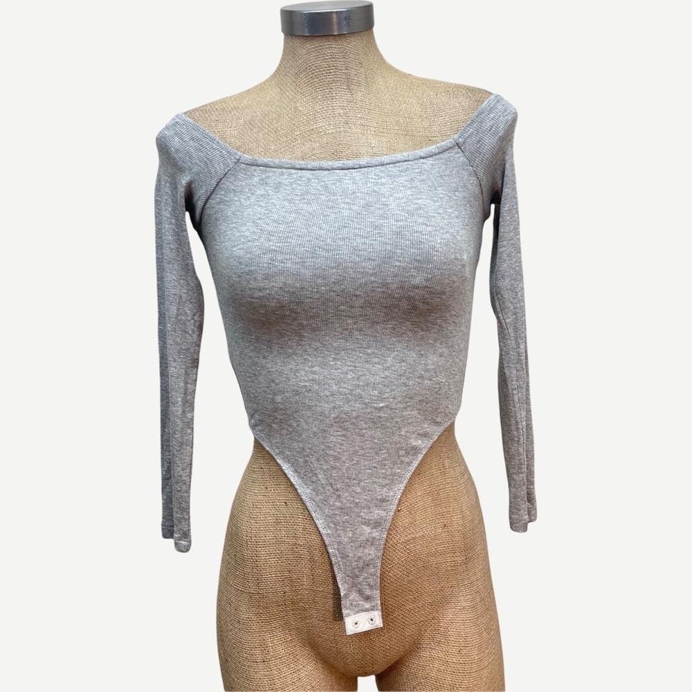 5/$20 OLIVACEOUS‎ Grey Wide Neck Bodysuit S